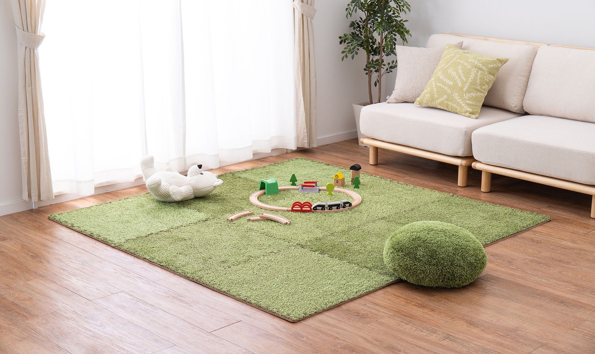 Kids rug by HAGIHARA