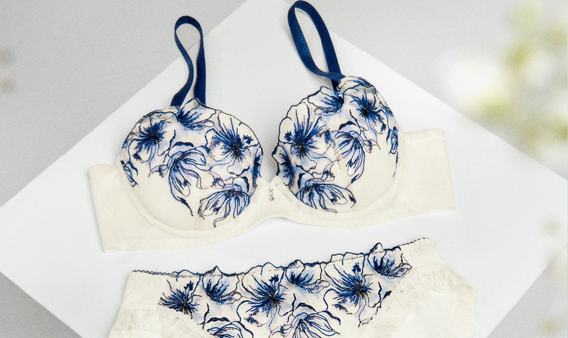 Triumph : 天使のブラ・恋するブラ・ワンダーメイク