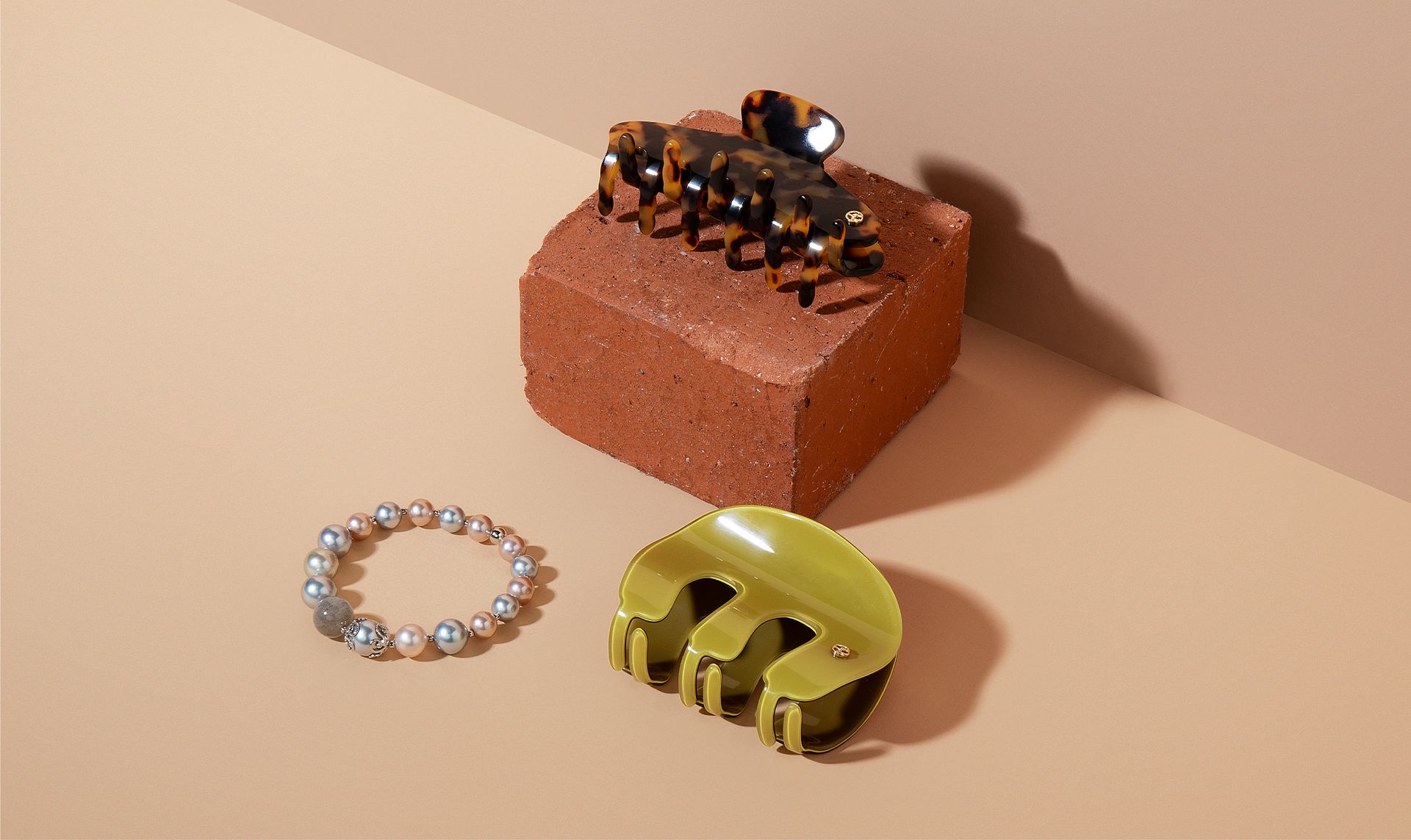 EVITA PERONI / PEARLOUNGE